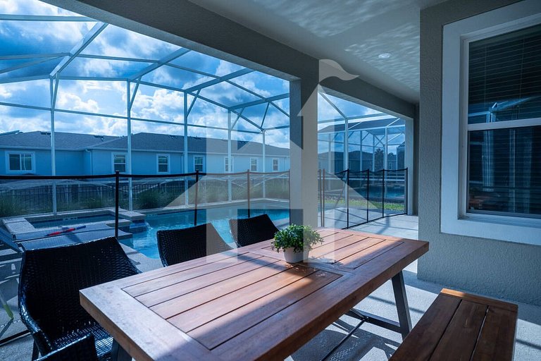 Vacation Home Near Disney, 6 bedrooms