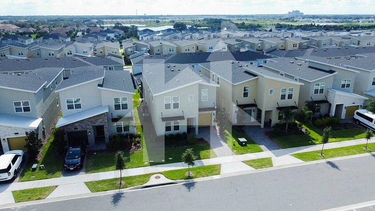 Vacation Home Near Disney, 6 bedrooms