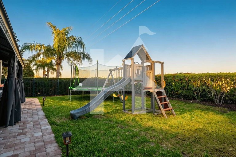 Vacation Home Near Disney, 6 bedrooms