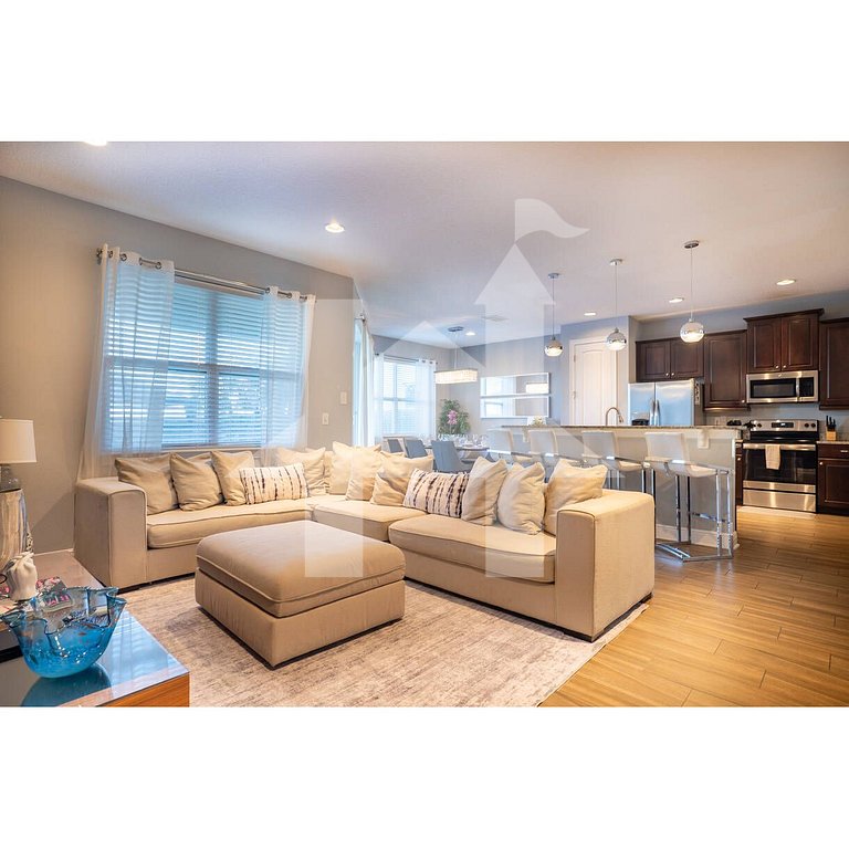 Vacation Home Near Disney, 6 bedrooms