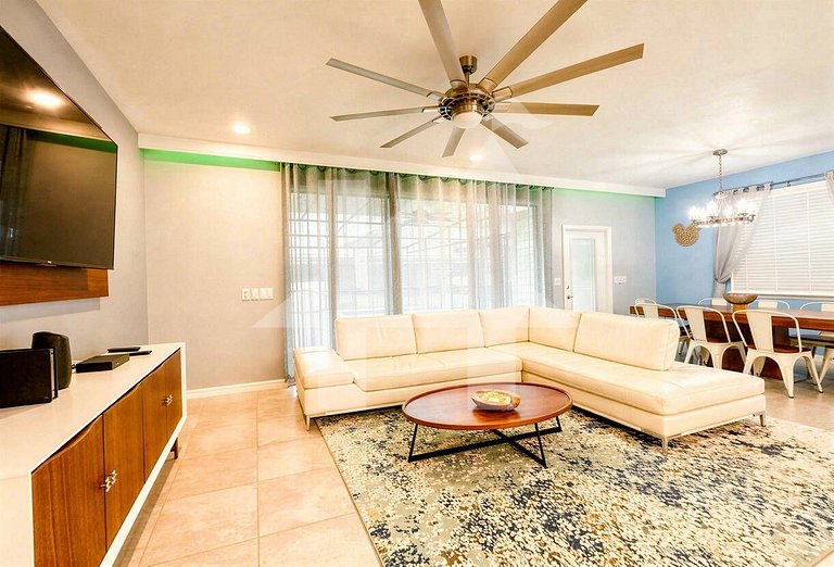 Vacation Home Near Disney, 5 bedrooms