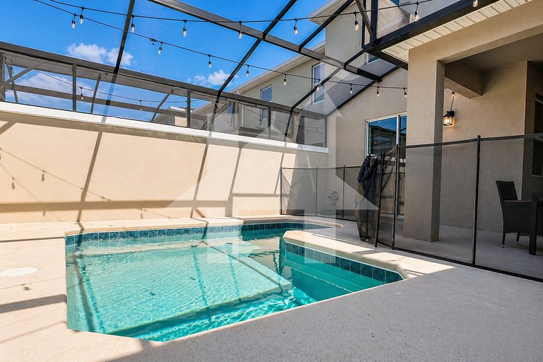 Modern 4 Bedroom Home at Storey Lake Resort Private Pool
