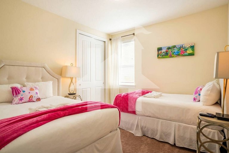 Vacation Home Near Disney, 6 bedrooms