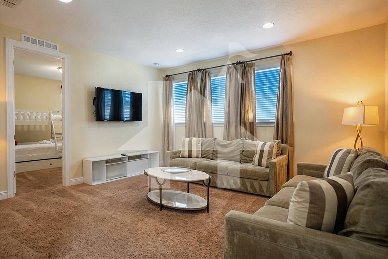 Vacation Home Near Disney, 6 bedrooms