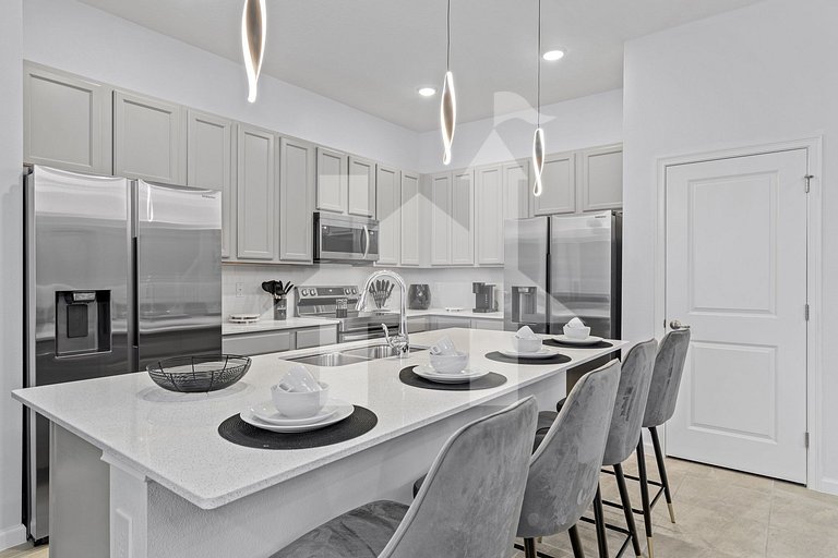 Vacation Home Near Disney, 6 bedrooms