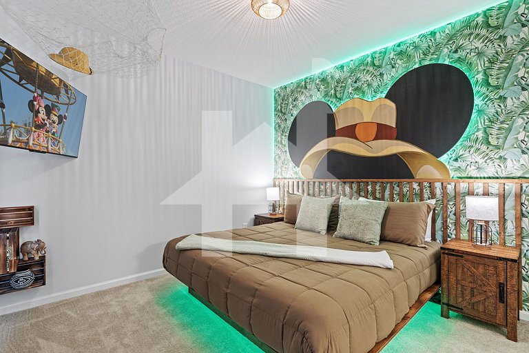Vacation Home Near Disney, 6 bedrooms