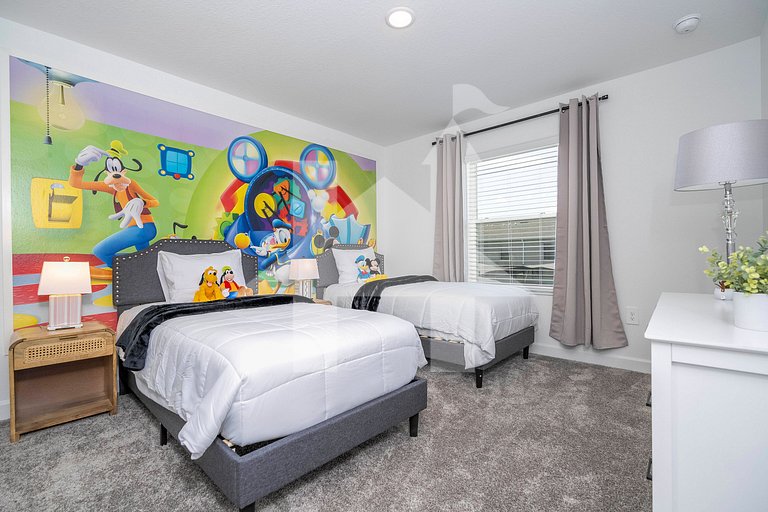 Vacation Home Near Disney, 4 bedrooms