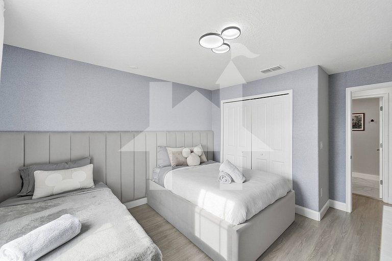Vacation Home Near Disney, 4 bedrooms