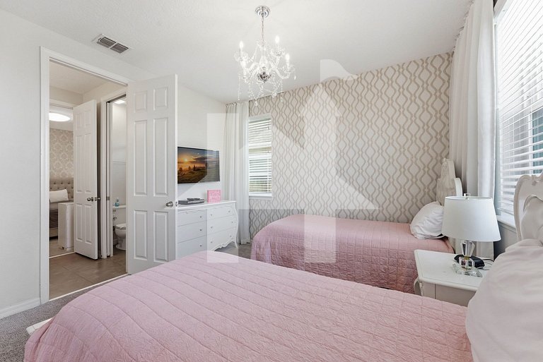 Vacation Home Near Disney - 9 Bedrooms