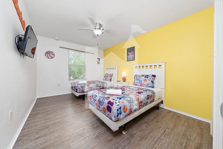 Vacation Home Near Disney - 7 Bedrooms