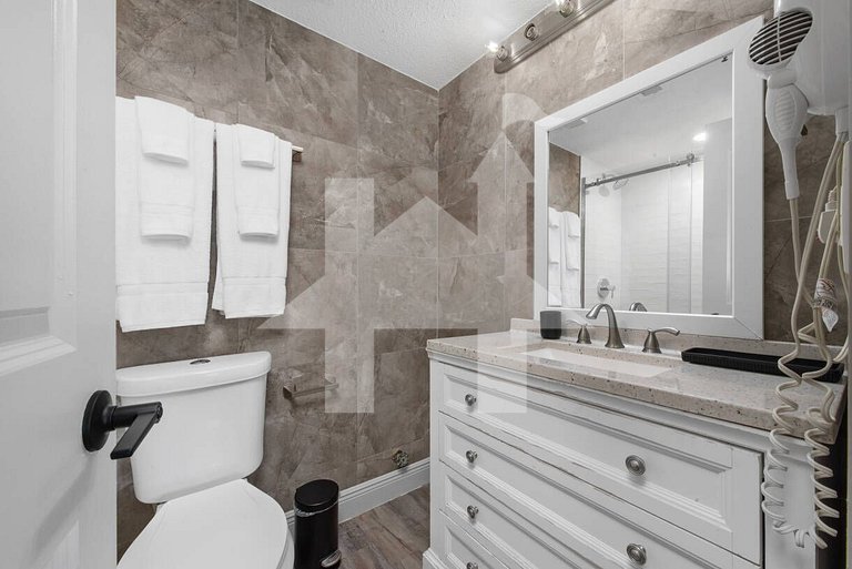 Modern Studio at The Enclave Near Universal
