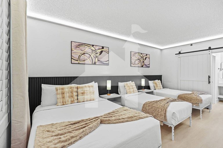 Universal Suite w/ Pool View & Free Parking