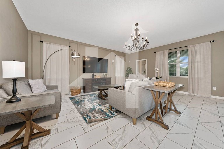 Vacation Home Near Disney - 6 Bedrooms