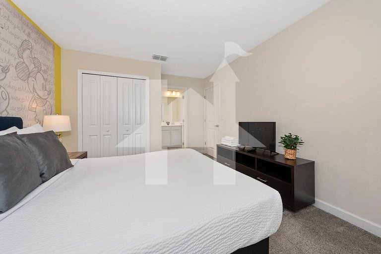 Vacation Home Near Disney - 6 Bedrooms
