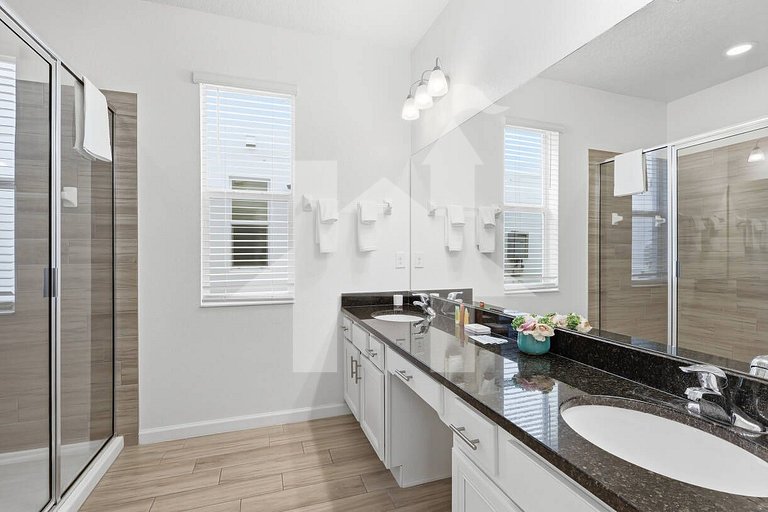 Vacation Home Near Disney - 8 Bedrooms