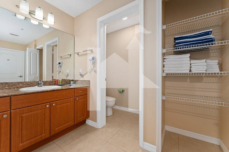 Modern Suite Near Universal & Convention Center