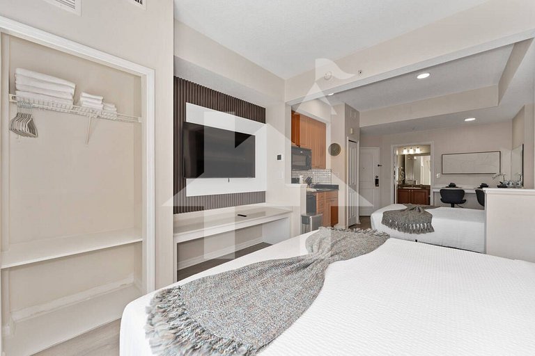 Modern 2BR Suite Near Universal & I-Drive