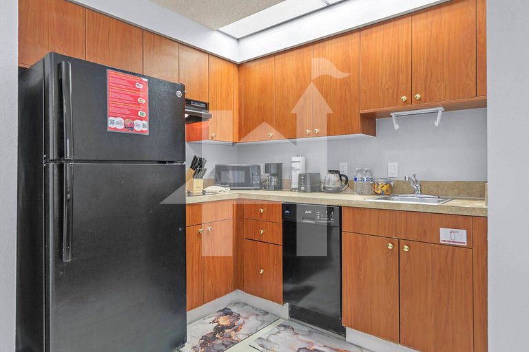2BR Suite Near Universal w/ Pool & Gym